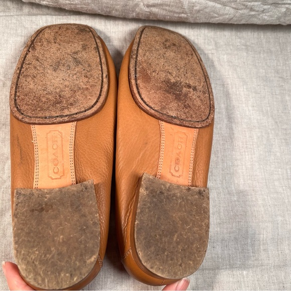 Coach tan leather flower tassel loafers 7 - Picture 4 of 7